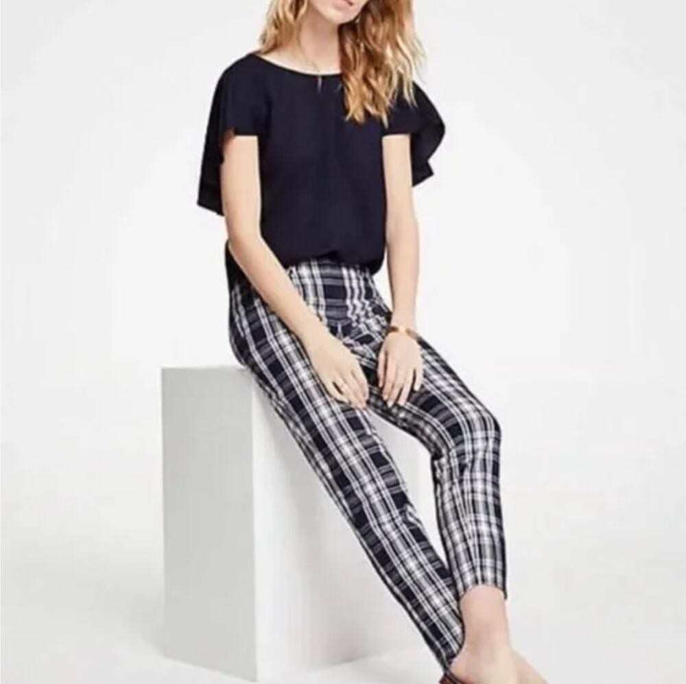 Ann Taylor Cotton Cropped Navy and White Gingham Plaid Straight Leg Pants Size 6